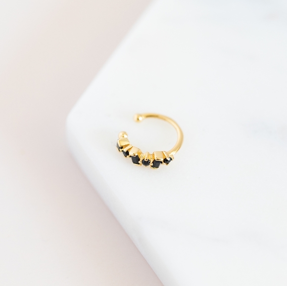 Black Stone Ear Cuff (S925) - Picture 6 of 8